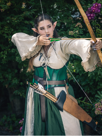 Trollfelsen_Mittelalter_Gewandung_Ledermieder_Unterbrust_Grün