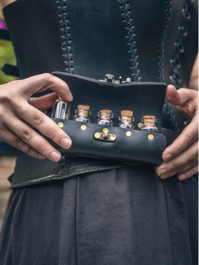 Trollfelsen_Mittelalter_5er_Tranktasche_Riegelhaken_Schwarz