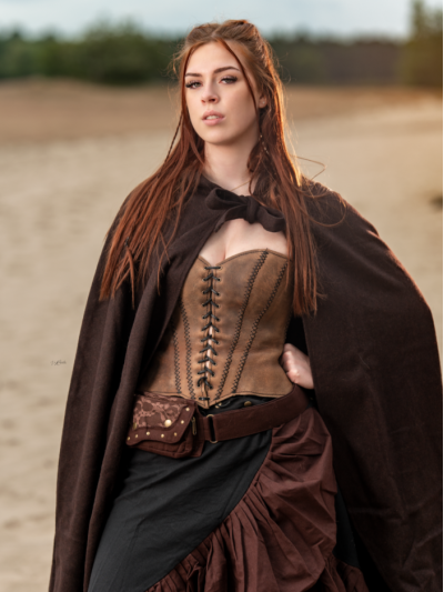 Trollfelsen_Mittelalter_Umhang_Thyre_Braun_2