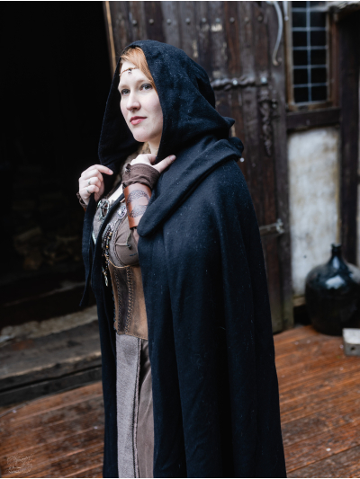 Trollfelsen_Mittelalter_Umhang_Zenta_Schwarz_3