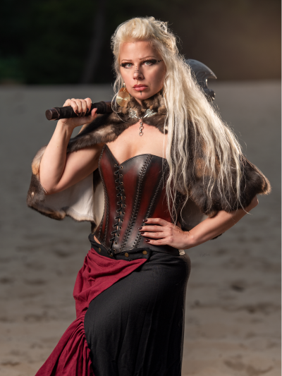 Trollfelsen_Mittelalter_Gewandung_Ledermieder_Vollbrust_Antik